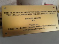/album/photos-2012/brick-planter-plaques-small-jpg/